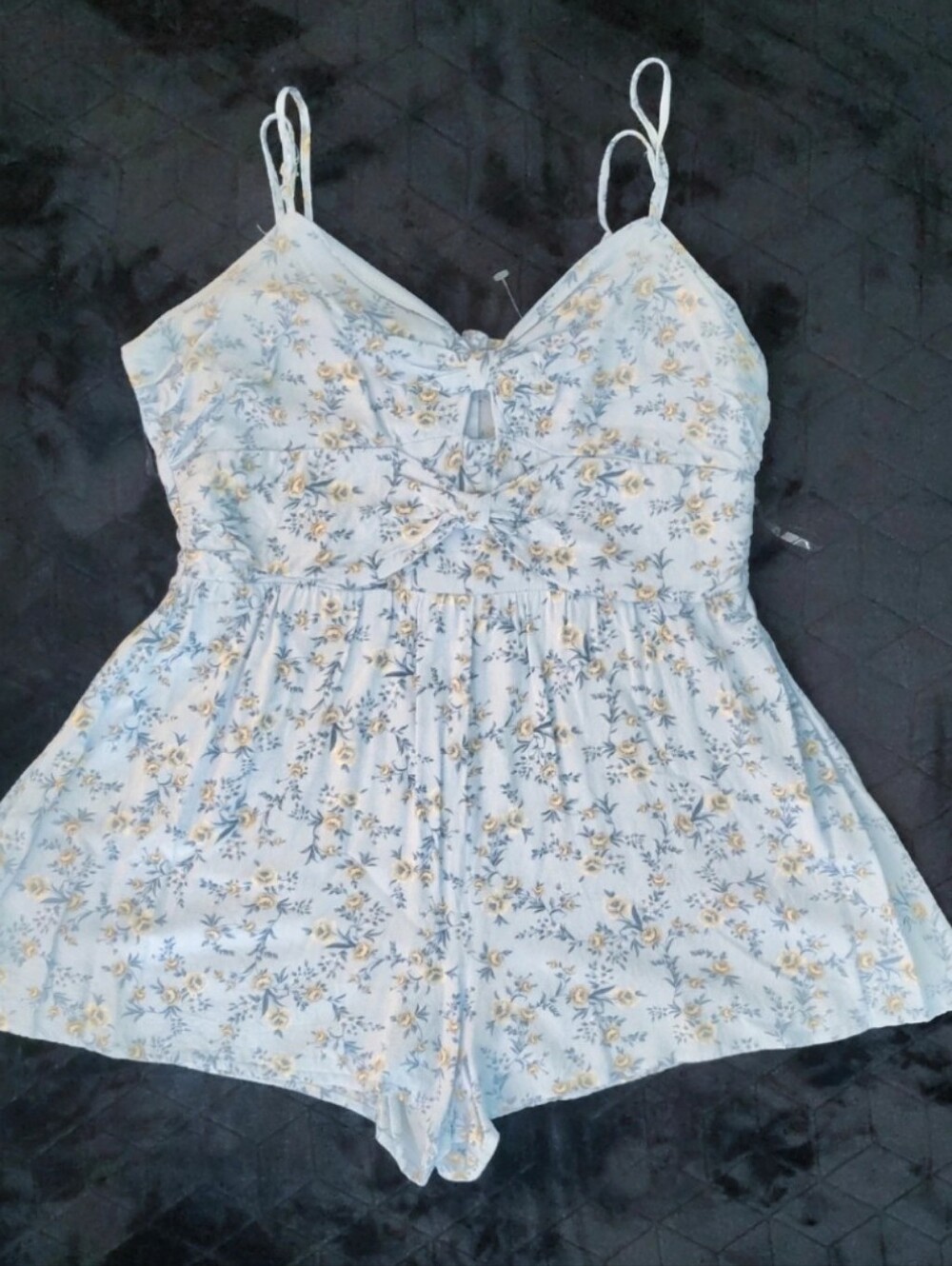 Trixxi Light Blue Floral Front Twist Knot‎ Cutouts Romper Shorts XL Gardencore